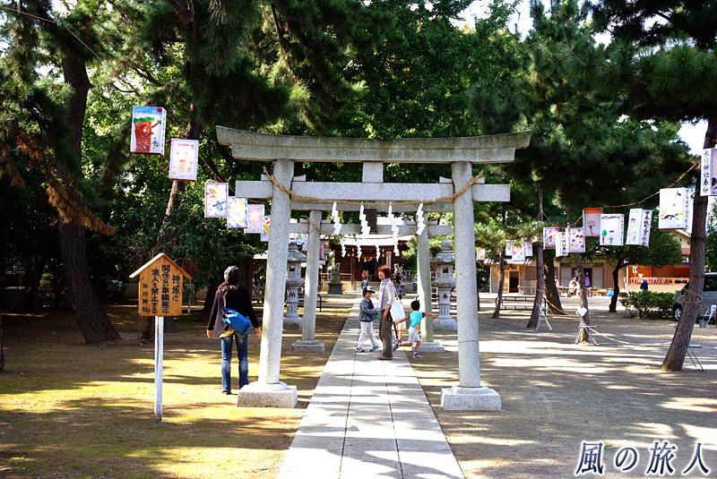 宇奈根氷川神社の秋祭り　祭りの日の参道