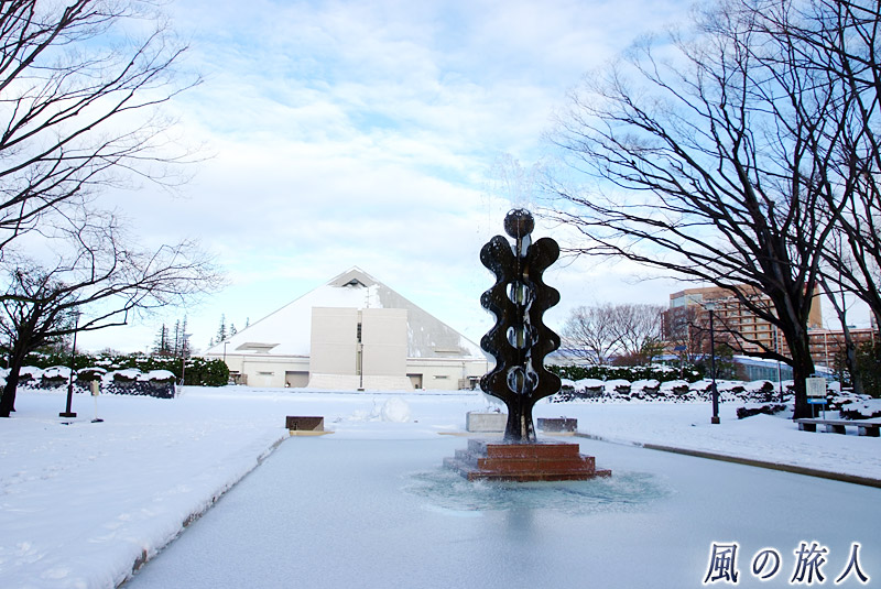 大蔵総合運動場　雪の日の噴水