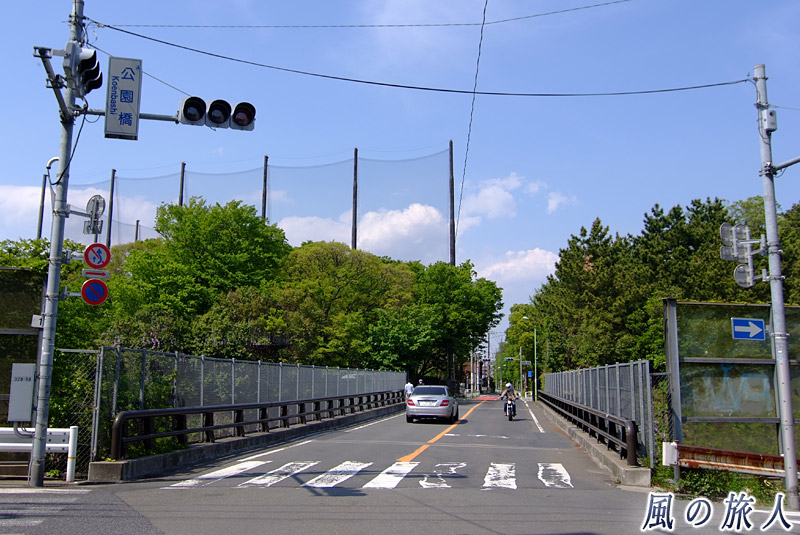 東名高速の公園橋