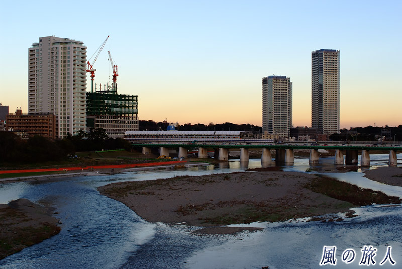 新二子橋から見た二子玉川再開発の写真