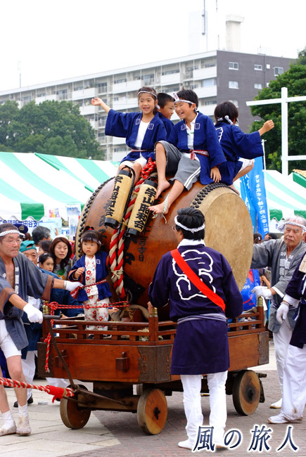 世田谷ふるさと区民まつり　宇山昭和会の太鼓車の写真
