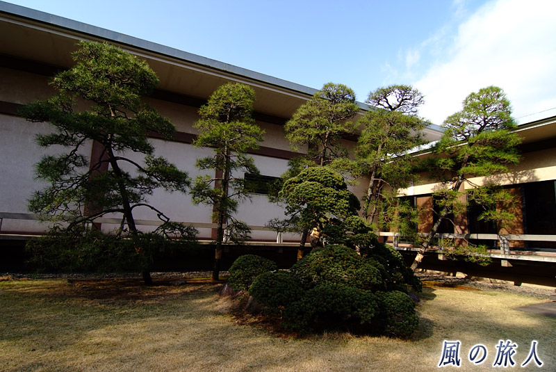 上野毛五島美術館　美術館の中庭の写真