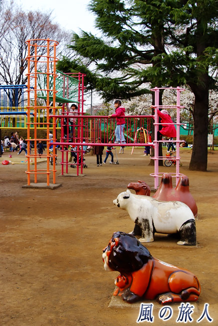 玉川野毛町公園　児童遊園の遊具の写真