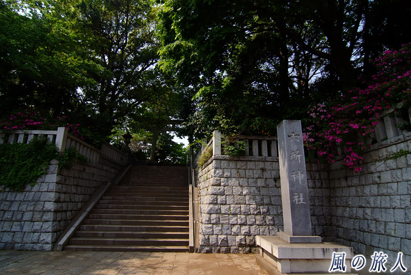 野毛六所神社　神社の入り口の写真