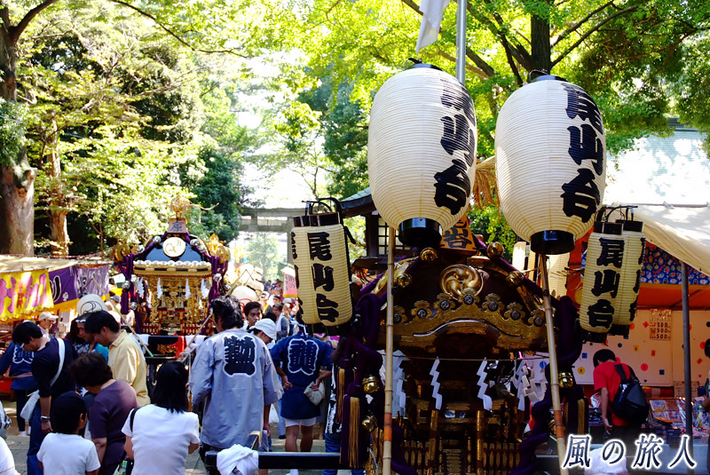 等々力玉川神社秋祭り　町会神輿の連合渡御の様子を写した写真