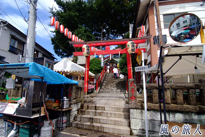 若林稲荷神社の神輿渡御2009年　快晴の朝の写真