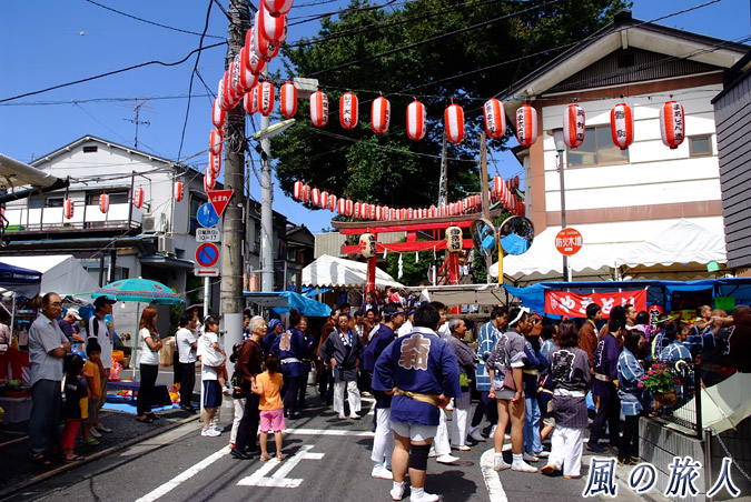 若林稲荷神社の神輿渡御2009年　見送りの写真