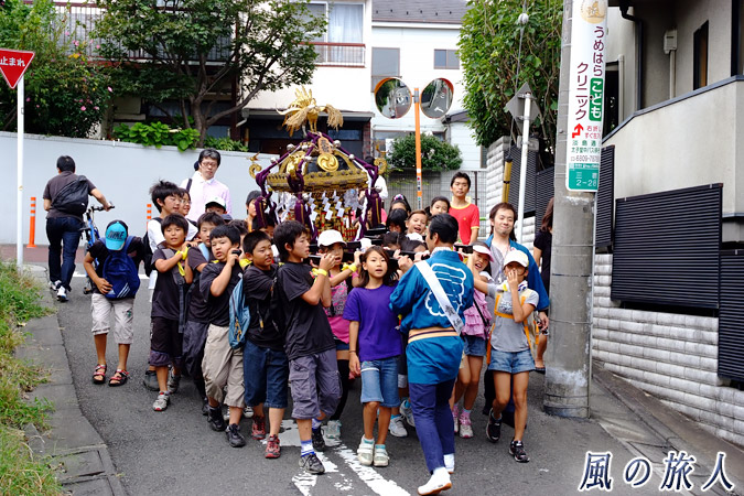 三宿神社の祭礼　子供御輿・中の渡御