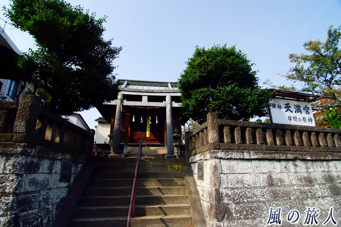 環七から見た北野天満宮の写真