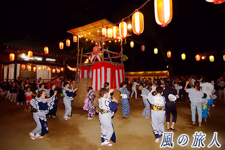 駒繋神社の盆踊りの写真