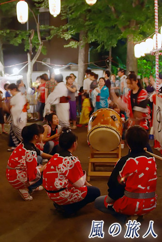 ホタル祭りとサギ草市　盆踊り　太鼓たたきの子供たちの写真