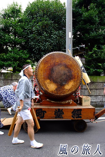 経堂天祖神社の神輿渡御　2009年　太鼓山車の写真