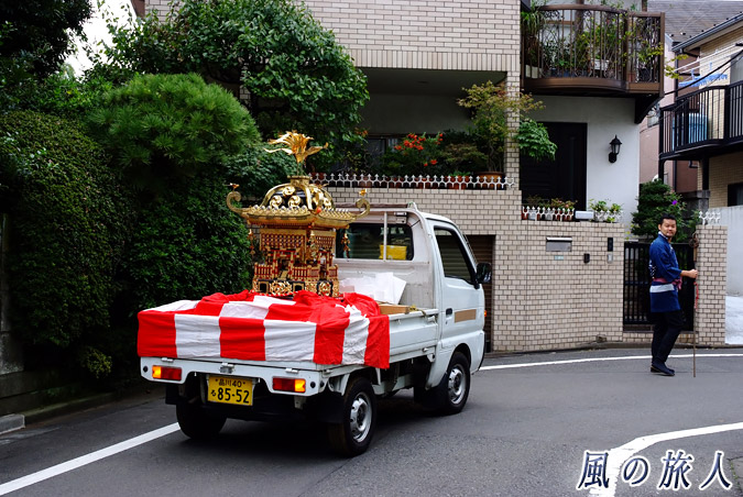 経堂天祖神社の神輿渡御　2009年　軽トラック神輿の写真