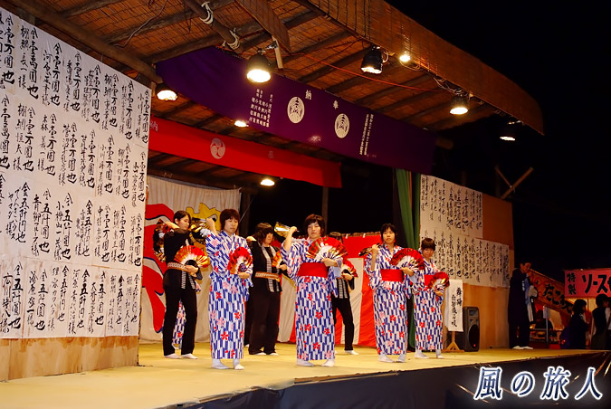 宇山稲荷神社の秋祭り　奉納演芸　農大サークルによる民舞の写真