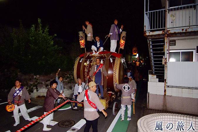 稲荷森稲荷神社の神輿渡御　2009年宵宮宮入　夕刻の太鼓山車の写真