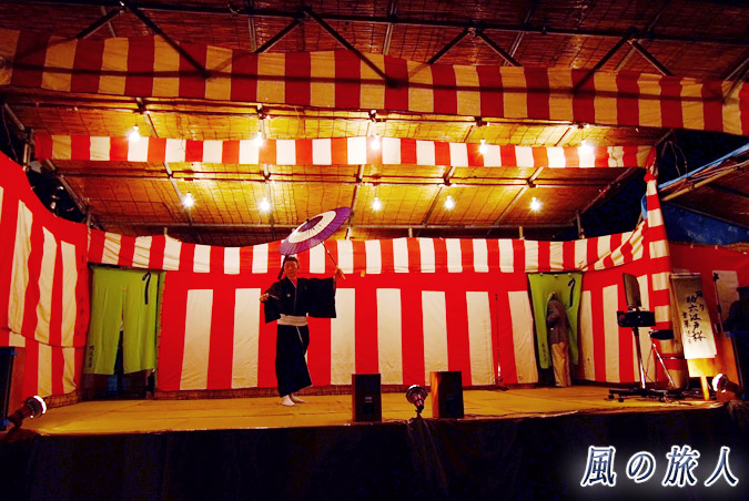 稲荷森稲荷神社の秋祭り　奉納演芸の写真