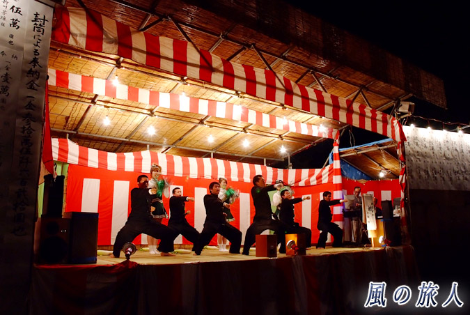 稲荷森稲荷神社の秋祭り　東京農大の応援パフォーマンスの写真