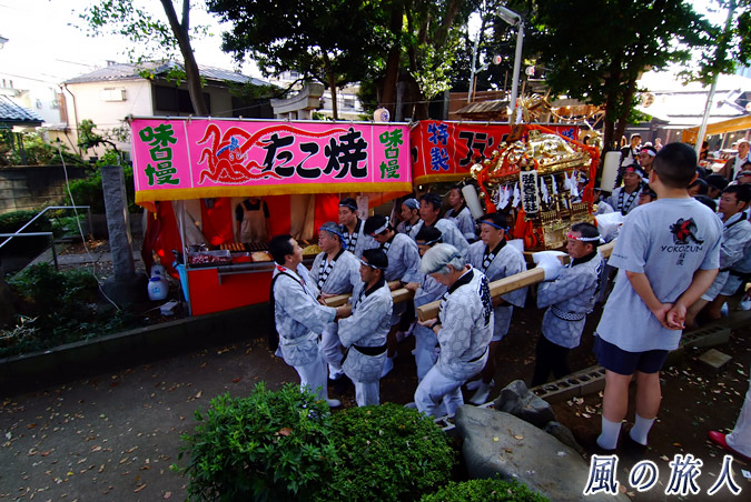 弦巻神社の神輿渡御の写真
