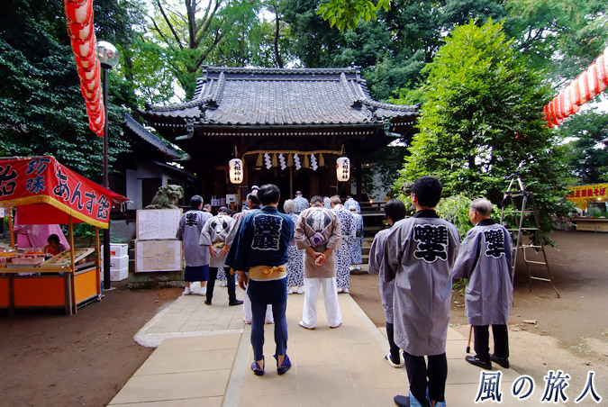 経堂天祖神社の神輿渡御　2010年　巡行前の神事の写真
