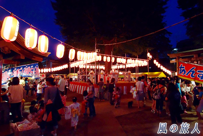 稲荷森稲荷神社　参商会納涼盆踊り大会2011年　盆踊り大会の会場の写真