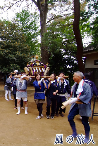 宇山稲荷神社　神輿渡御2011年　出発の写真