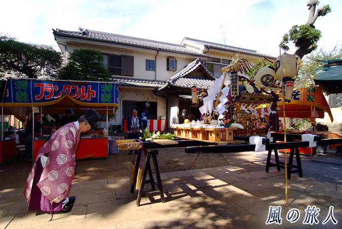 稲荷森稲荷神社の神輿渡御　発輿祭の写真