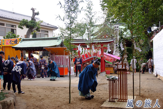 稲荷森稲荷神社の秋祭り　境内での修祓の写真