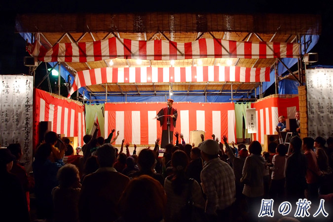 稲荷森稲荷神社の秋祭り　プロによる奉納演芸の写真