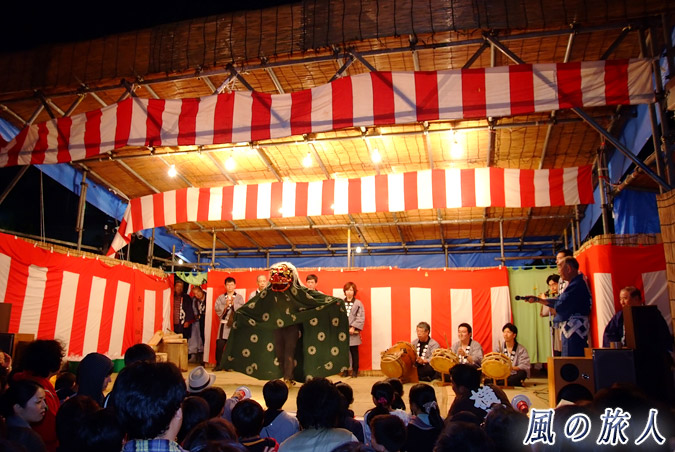 稲荷森稲荷神社の秋祭り　安宅囃子の獅子舞の写真