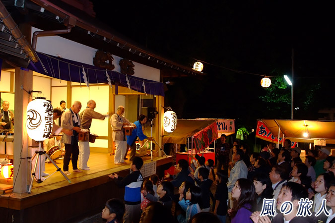 弦巻神社の秋祭り　投げ餅の写真