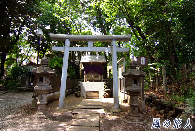 駒留八幡神社　戦没者慰霊殿
