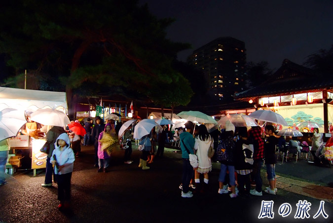駒留八幡神社　秋祭り　小雨が降る境内