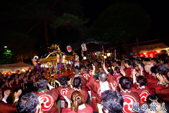 駒留八幡神社　宮神輿渡御2009年　宮入　終了の手締め