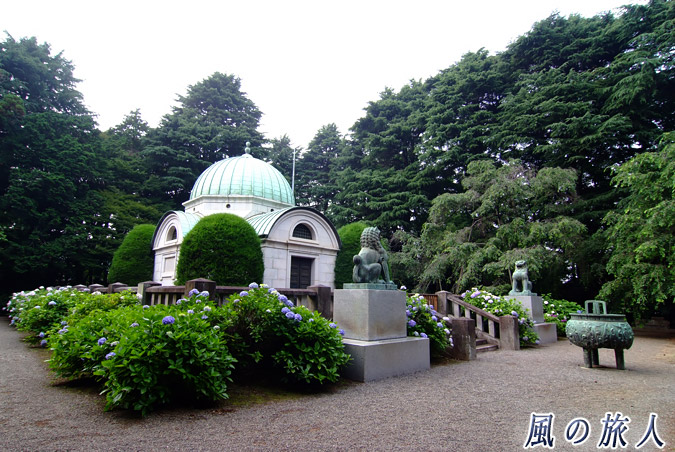 静嘉堂文庫　岩崎家玉川廟の写真